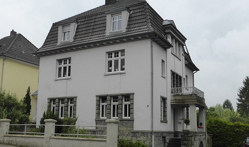 Altbauwohnung in ruhiger Zentrumslage – Gartenmitbenutzung, Stellplatz