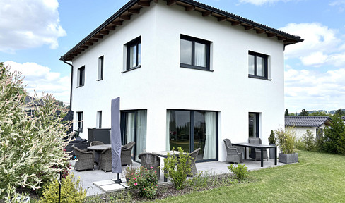 Exclusive ready-to-move-in property in a sunny location with a large garden | Commission-free