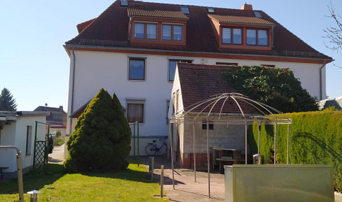 ZENTRAL & GRÜN - Gepflegte Doppelhaushälfte mit Garten & Garage in Zwickau.
