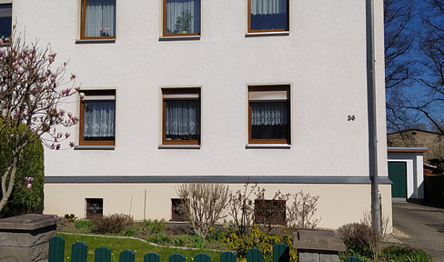 CENTRAL & GREEN - Well-kept semi-detached house with garden & garage in Zwickau.