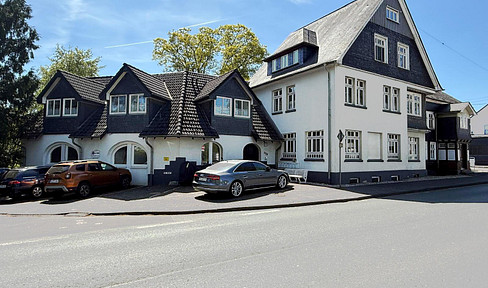 Solid apartment building with 12 units | approx. 5.8 % yield | top condition