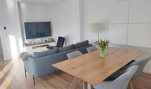 Penthouse with far-reaching views - stylish first-time occupancy in Bremen-Grambke on a private lake
