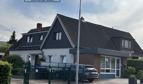 DHH with commercial unit and granny apartment in Travemünde