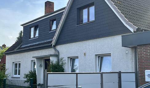 DHH with commercial unit and granny apartment in Travemünde