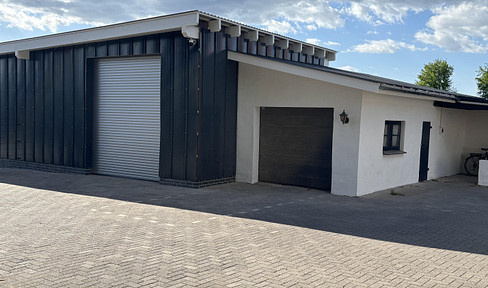 Hall with garage in Zeven for rent with immediate effect!
