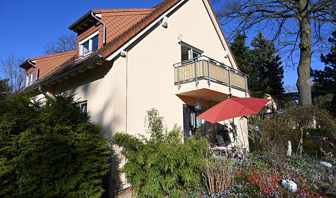 Apartment building with three apartments and large garden in Kleinmachnow from private owner