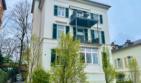 Beautiful apartment in historic 4-party city villa with elevator and parking space