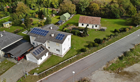 Spacious detached or semi-detached house on the edge of the forest in Radlbrunn - commission-free