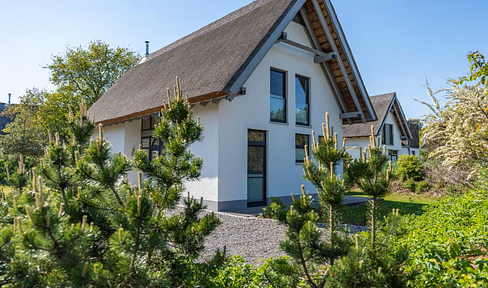 Vacation home under thatch, sauna & fireplace - exclusive and close to the beach