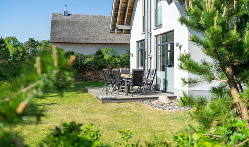 Vacation home under thatch, sauna & fireplace - exclusive and close to the beach