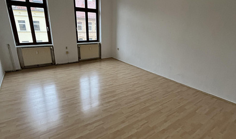 spacious 4-room apartment on the 2nd floor