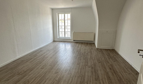 Shared room available in a newly renovated dream apartment in the city center - 23 sqm with charm & space! ✨
