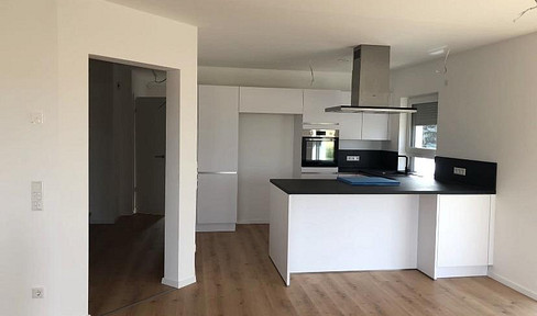 Exklusive Neubau-Doppelhaushälfte mit moderner Architektur und Effizienzstandard