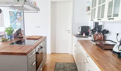 Modernes Wohnen mit Stil – großzügige 5-Zimmer-Wohnung mit Südwest-Balkon, Einbauküche und Aufzug