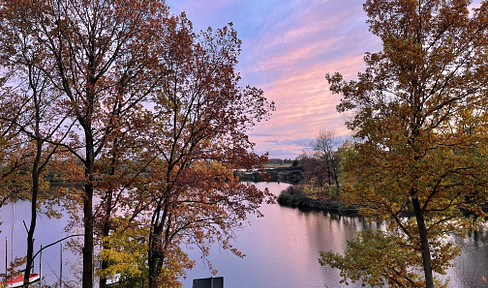 ***Reserved*** Exclusive 4-room apartment with a direct view of the Elbe River.