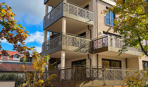 Live quietly in the historic city center - maisonette with two balconies and high-quality furnishings