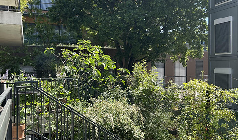 Beautiful, quiet 3-room apartment on raised ground floor/souterrain with balcony and small garden