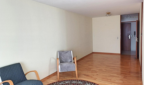 Spacious 2.5-room apartment with communal garden and underground parking space