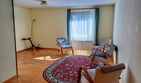 Spacious 2.5-room apartment with communal garden and underground parking space