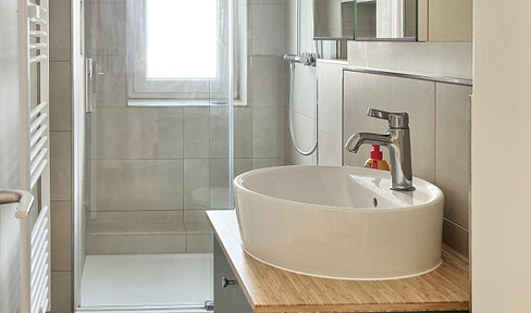From Ensemble: completely refurbished 3 room apartment with balcony near REWE & Co