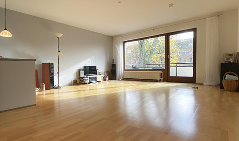 Condominium near the Alster | 3 rooms | underground parking | balcony