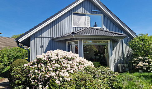 Leben im Grünen - Architekten-Holzhaus in bester Lage Holms - ohne Courtage