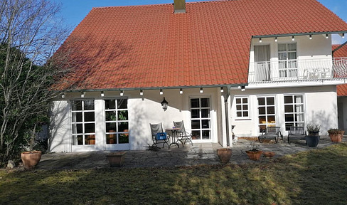 Idyllic 7.5-room detached house with spacious garden