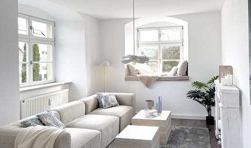 Dream apartment for couples, including a home office, located in a building within a building, with its own private entrance! Ideal for investors: > 4.12% return.