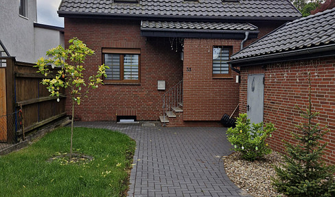 Detached house with garden & garage