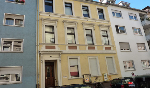 Completely renovated, bright, quiet 4-room apartment near Europaplatz with idyllic garden