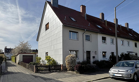 Terraced corner house with large garden and garage in a quiet and prime location in Nuremberg Eibach / Röthenbach