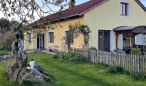 160 m² Altbauwohnung im Dreikanthof – 8 Zimmer mit großem Garten, Garage & Keller