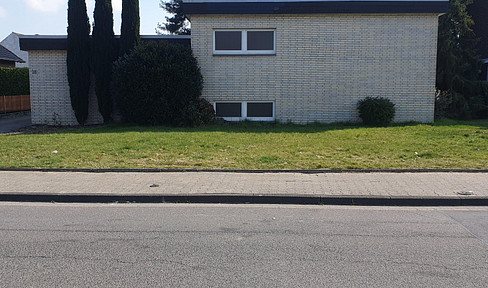 Detached Bauhaus-style bungalow with garden in a quiet side street