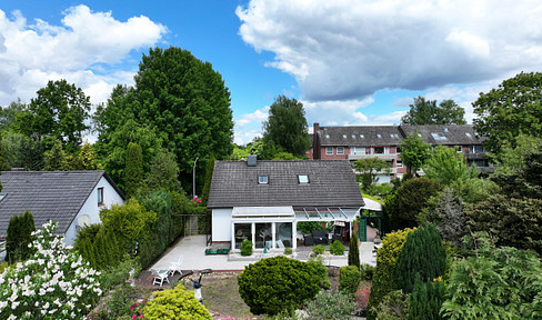 Familientraum in Quickborn – Großes Einfamilienhaus mit Indoorpool, Sauna, XXL-Garten & Carport