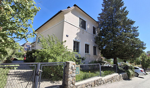 Charmantes älteres Haus mit gemütlichem Garten