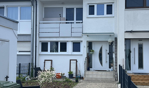 FREE OF PROVISION: Beautiful, modernized mid-terrace house in prime location in Durmersheim