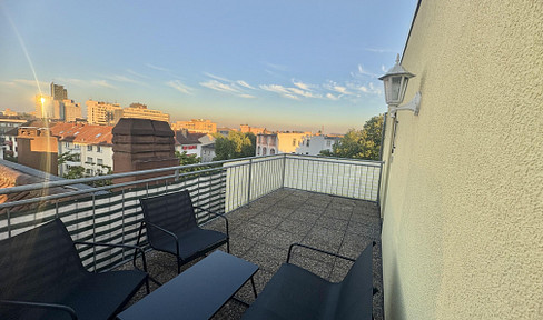 Renovated penthouse apartment with large roof terrace 1min from the S-Bahn station Ledermuseum and EBK