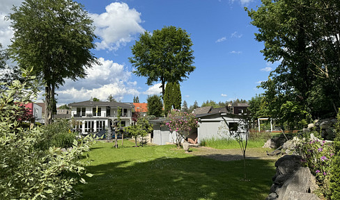 Villa with ground floor apartment on a quiet, sunny SW plot; 1451m²; right next to the conservation area