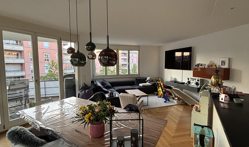 Sunny 4-room apartment with large balcony