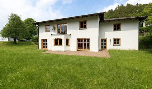 Large, beautiful detached house with garden and garages * in Steinalben