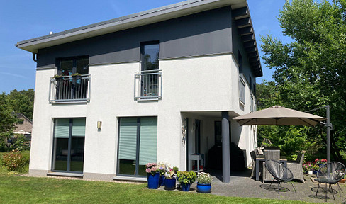 Exclusive architect's house in Buchholz - quiet location on the edge of the forest, close to the city, commission-free