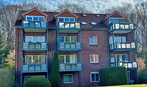 Beautiful 3-room apartment with southwest-facing balcony, converted loft and parking space in Mönkeberg