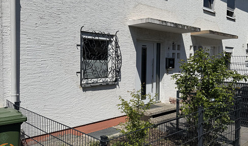 Modernized terraced corner house with south-facing terrace & as-new kitchen in Haunstetten South
