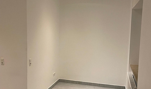 ***Do-Gerichtsviertel, komplett renovierte helle 1,5-Zimmerwohnung mit Einbauküche***