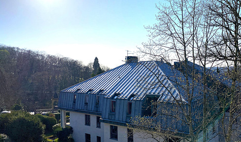 Bright, airy 4-room duplex apartment on the Barmer Anlagen / Toelleturm