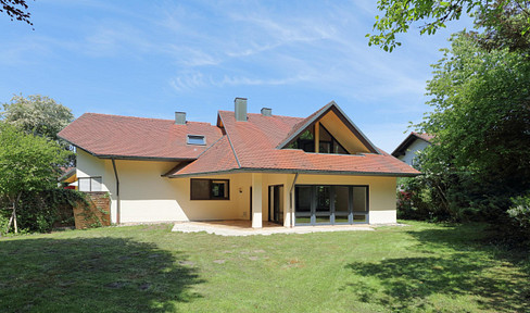 Spacious semi-detached house, south-facing location close to the edge of the forest - commission-free
