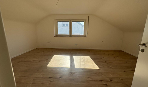 Freshly renovated - 2-room apartment with sunny roof terrace