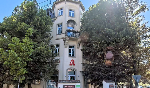 Charming old apartment in a renovated listed building - 5 rooms, 139 m² on the first floor