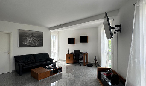 Charming apartment in a beautiful location with French windows