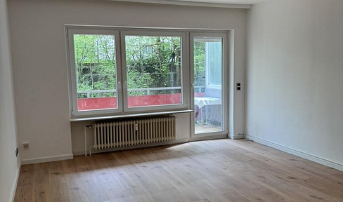 Freshly renovated 2 room apartment with fitted kitchen & balcony